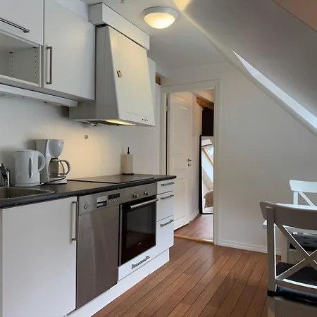 Cozy Apartment - Free Parking *