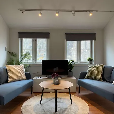 Cozy Apartment - Free Parking *